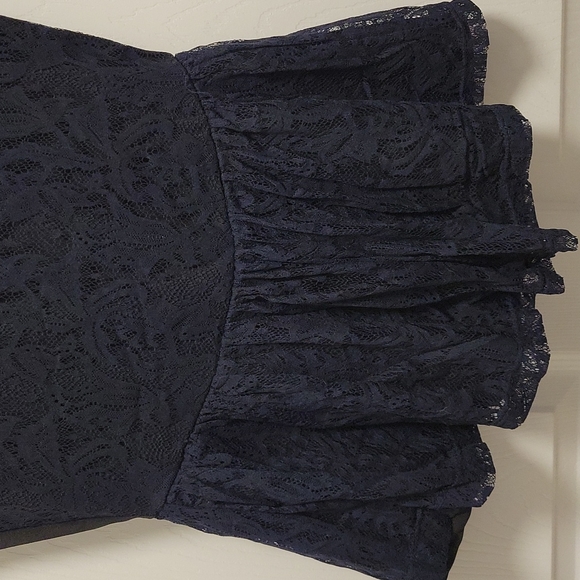 Lace top with ruffles - Picture 3 of 5